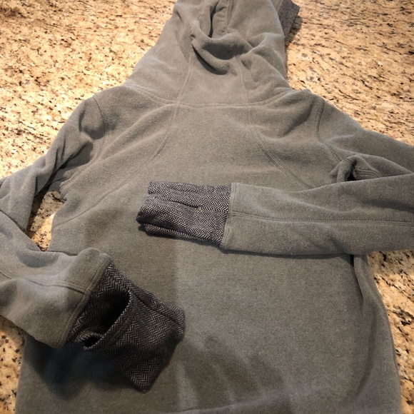 Girls size 6 Ivivva scuba fleece Hoodie Lululemon for kids - Picture 4 of 4